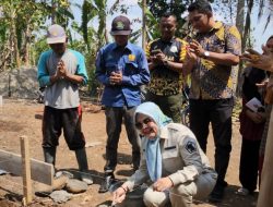 Wakil I Ketua DPRD Lampung, Elly Wahyuni Letakan Batu Pertama Bantuan Bedah Rumah 15 Unit Dari Sekjen Ahmad Muzani