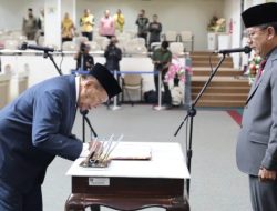 Sekdaprov Fahrizal Hadiri Pelantikan Anggota DPRD Pengganti Antar Waktu Zamzani Yasin
