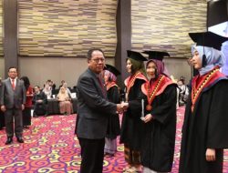 Ketua DPRD Lampung Mingrum Gumay Hadiri Wisuda Sarjana Ke-46 UTB Lampung