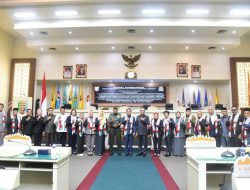 Dukung Kemerdekaan Palestina, Seluruh DPRD Provinsi Lampung Gunakan Syal Berlambang Palestina