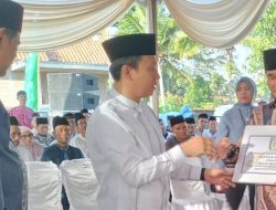 PJ Bupati Marindo Beri Bantuan Untuk Pengurus Masjid di Pagelaran