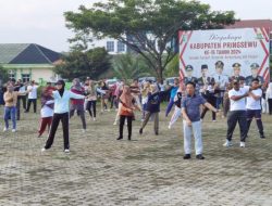 Jaga Kebugaran, PJ Bupati Marindo Dan Agnesia Senam Bersama OPD Pringsewu