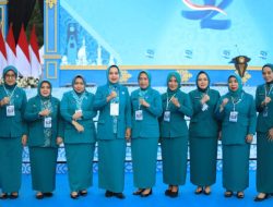 Ketua TP PKK Kabupaten Pringsewu, Ny. Agnesia Marindo Hadiri Peringatan Hari Kesatuan Gerak (HKG) PKK ke-52 di Solo