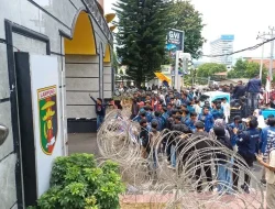 Ratusan Mahasiswa Gelar Demo di Depan Kantor DPRD Lampung, Berikut Sejumlah Tuntutanya